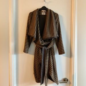 Brown Houndstooth Cutaway Coat (Lady Dutch)